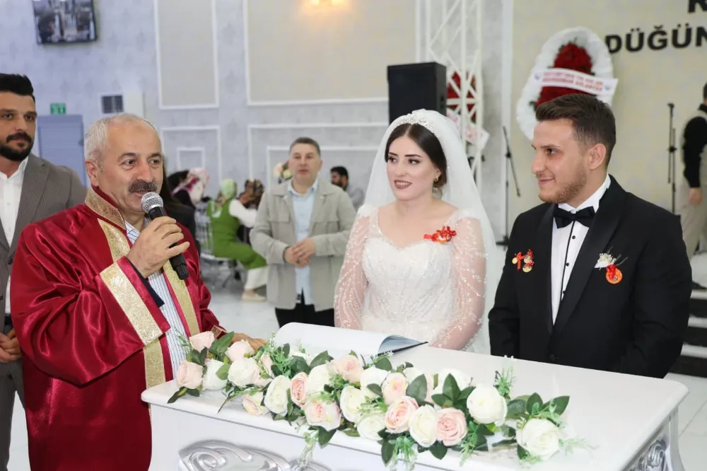 Basın yayın çalışanı  dünya evine girdi