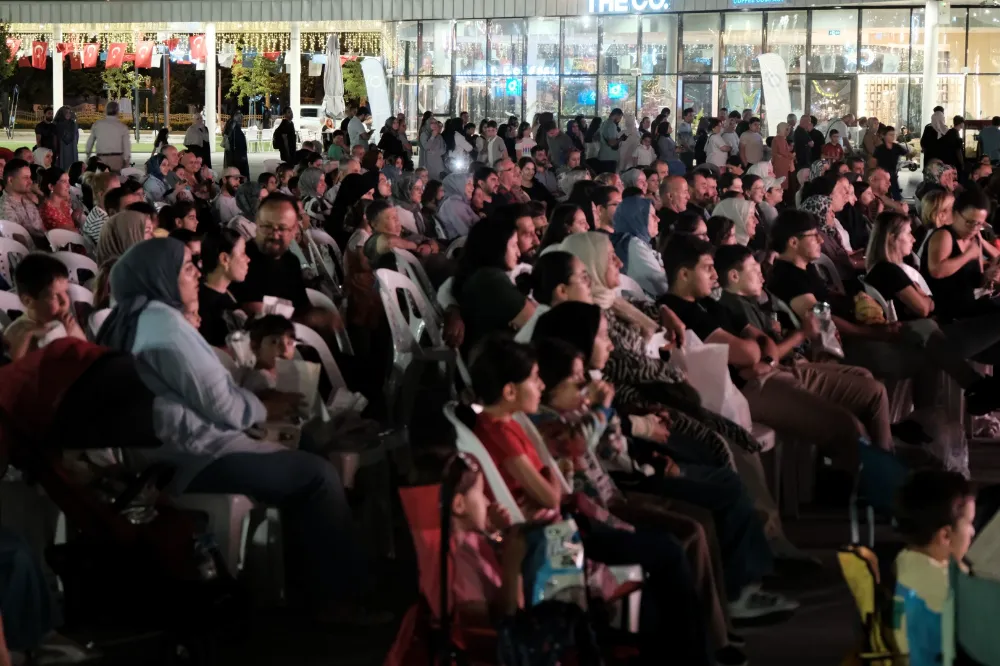 Milli İrade Meydanı, sinemaseverlerin adresi oldu